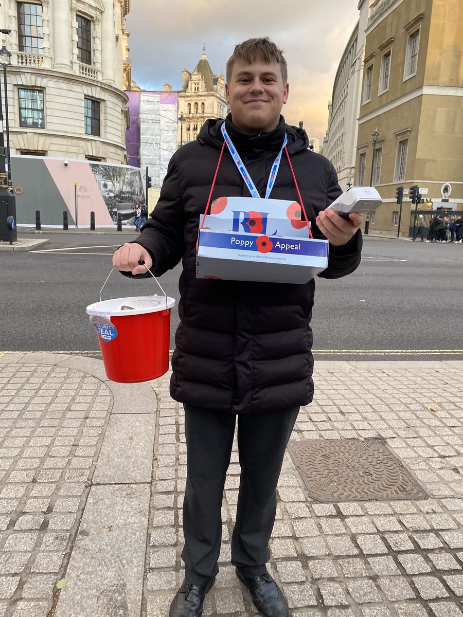 AlexAlexpage232's tweet photo. Out collecting today for the RBL London Poppy Day at Horse Guards! https://t.co/CXBzHVIjW2