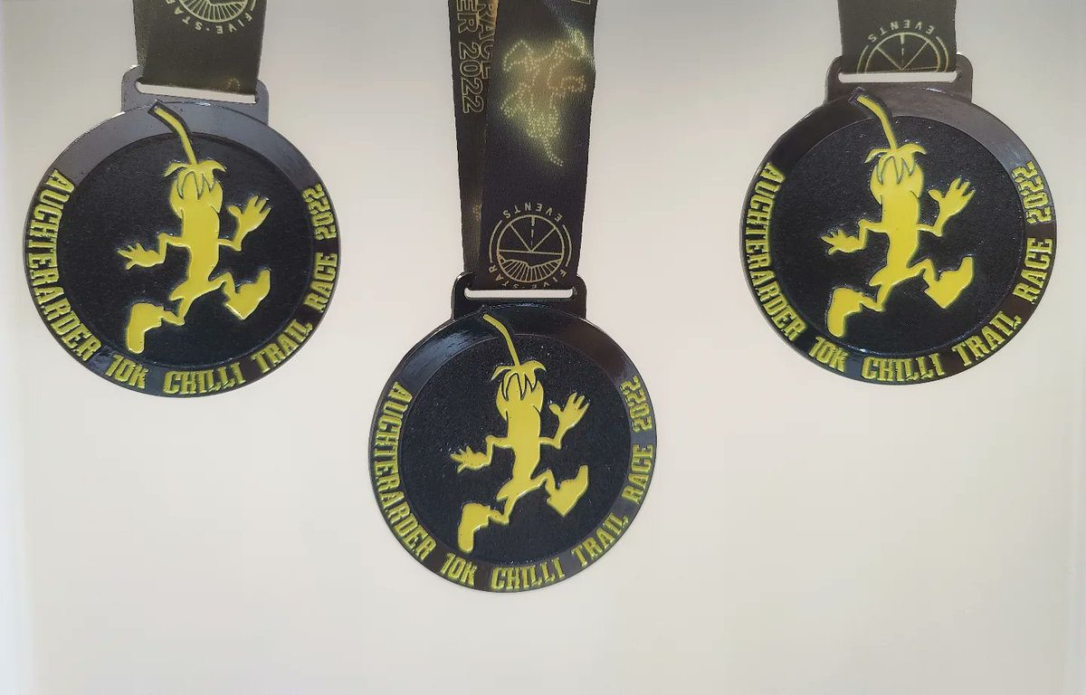 AuchterarderRun's tweet photo. MEDALS πΆοΈπΆοΈπΆοΈπ
π
π
The 2022 Chilli Trail Race Medal. They sparkle. Of course they do....ππ
They're rated as extra hot on the Chilli scale! Apparentlyπ‘οΈπ₯
Lookin' forward to earning yours on Saturday?
#chillitrailrace #medals #auchterarder https://t.co/KEHXI4Ku7W