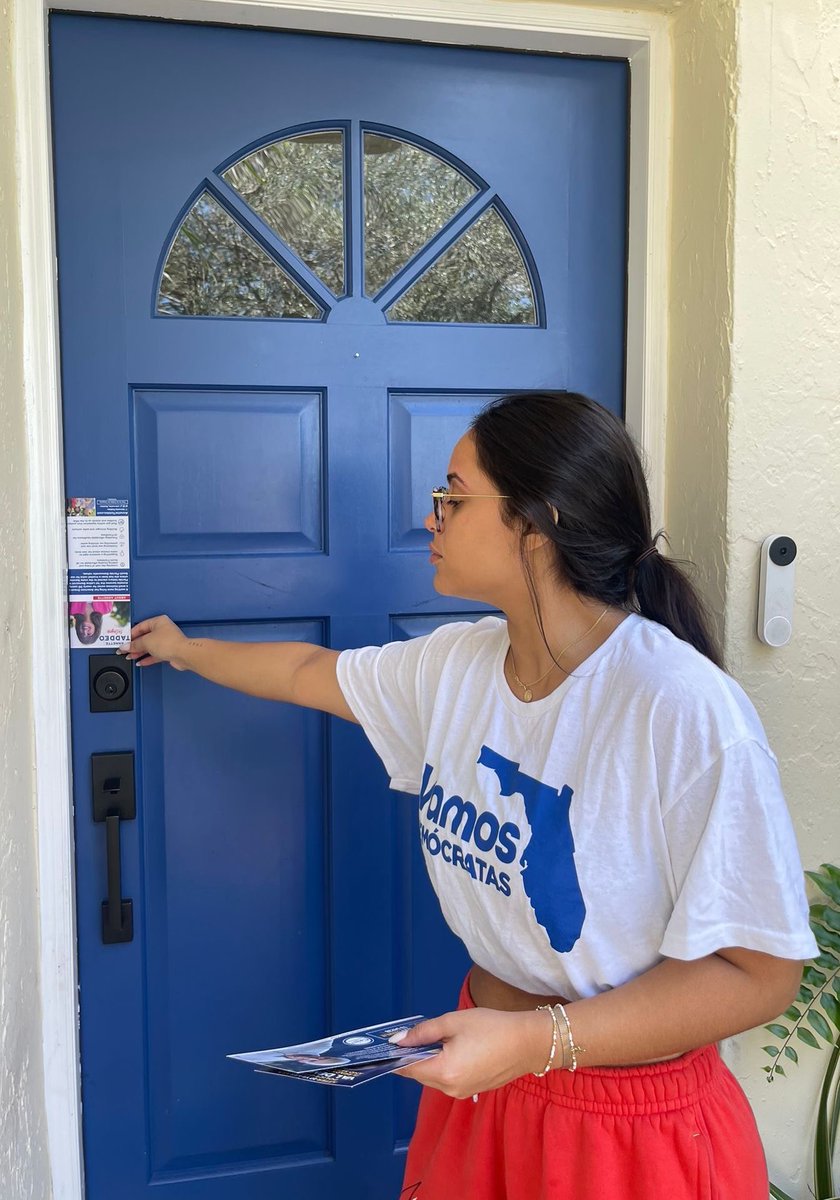 MiVecinoLLC's tweet photo. Checking in from the field in #FL27 where we’re knocking THOUSANDS of doors talking to our vecinos about @Annette_Taddeo @valdemings @CharlieCrist 🔥🔥 FLORIDA: it’s time to VOTE!!🗳🗳🌊🌊 https://t.co/mNHqLZOx23