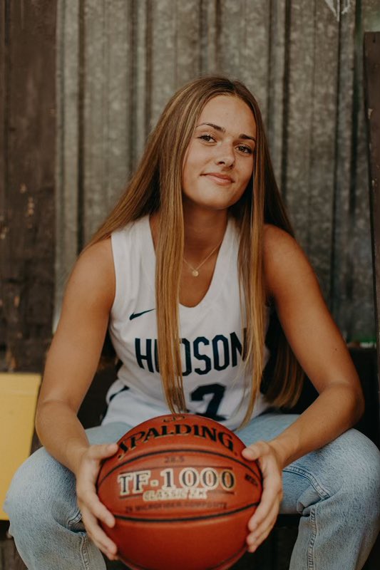 HudsonGirlsBas1's tweet image. 12 days till game day with #12 Grace Hanson 💙🏀🤍 

@hansongrace12