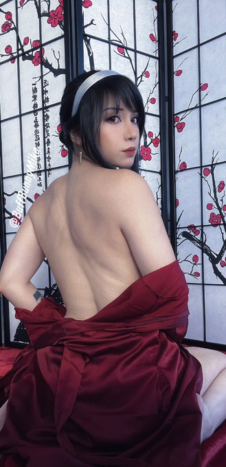 Sorry Loid, I&rsquo;m changing, one moment please&hellip; https://t.co/wVz1b8Du6V