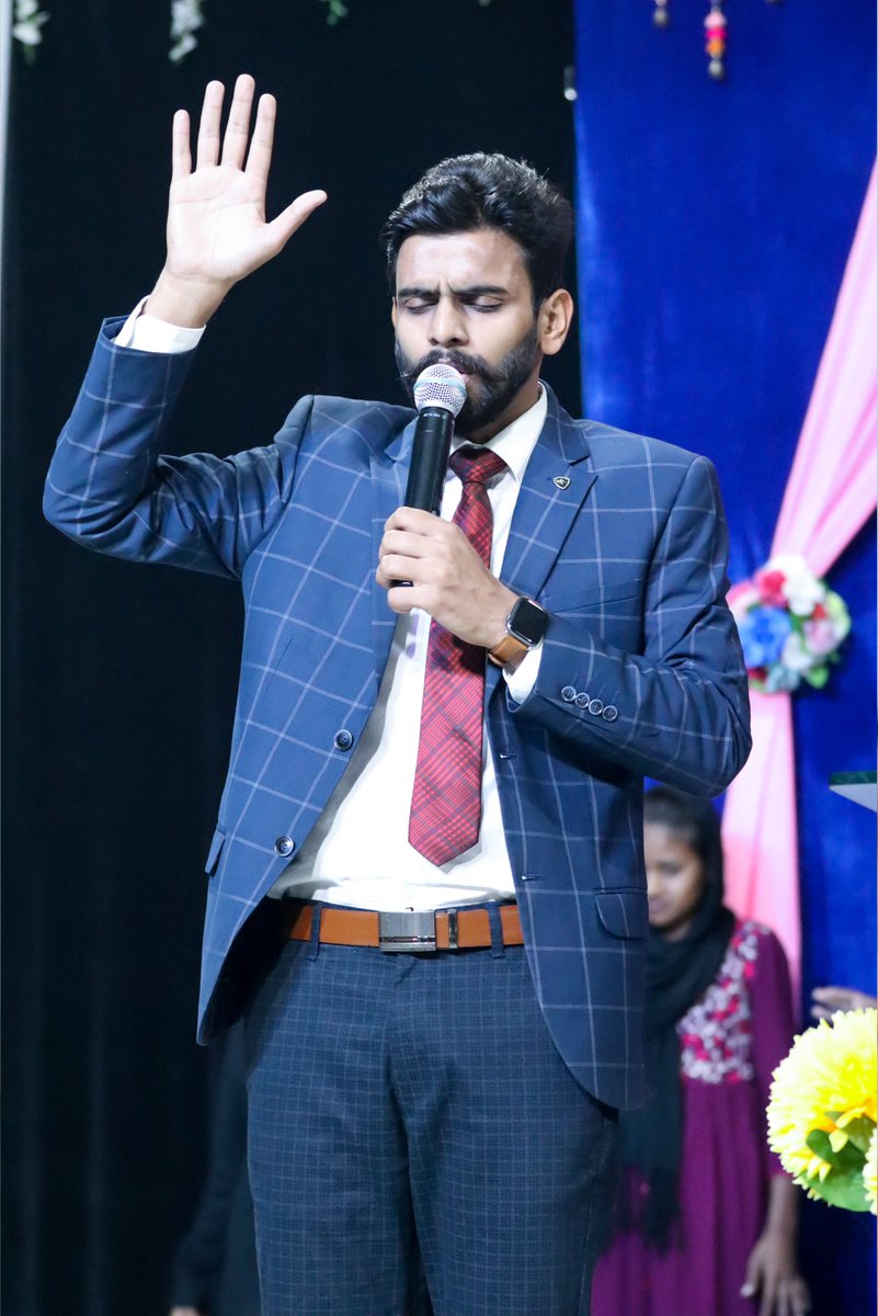 pastorkanchan's tweet photo. The Doors that have been closed, the locks that have been placed on your blessings, I break the lock with the hammer of the Holy Spirit.
#KMM #EndTimes #ThursdayLiveService #ApostleAbhishekMittal #PastorAshishMittal #Revelation #power #Liberty #breakthrough https://t.co/E5Vh77q7SO