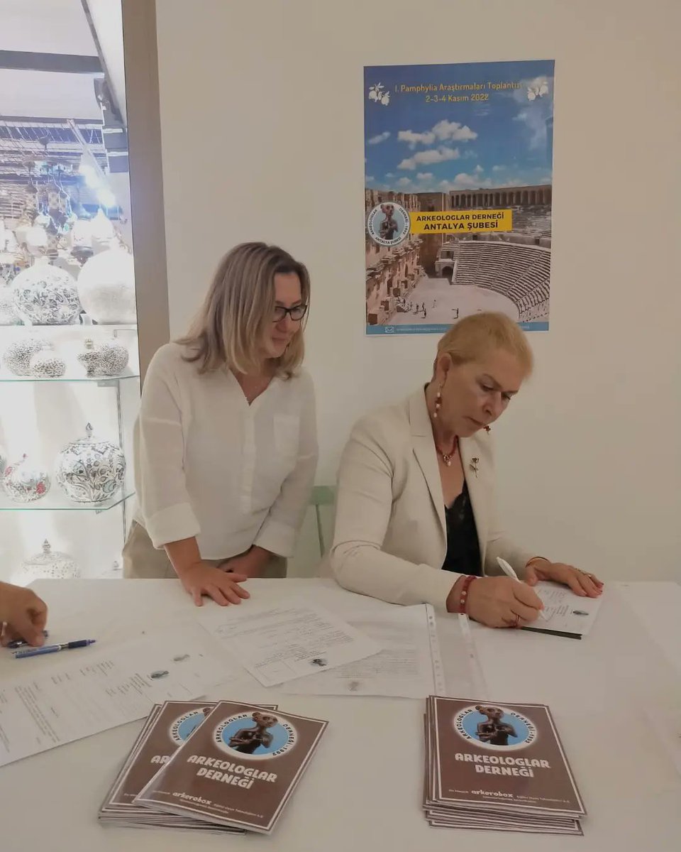 ArkeoderAntalya's tweet photo. Değerli hocalarımız Prof. Dr. Fahri Işık ve Prof. Dr. Havva Işık 'ı Derneğimize şeref üyesi olarak kabul ettik. Bize güç veren desteklerinden dolayı kendilerine çok teşekkür ediyoruz. https://t.co/DpvbHUsPYG