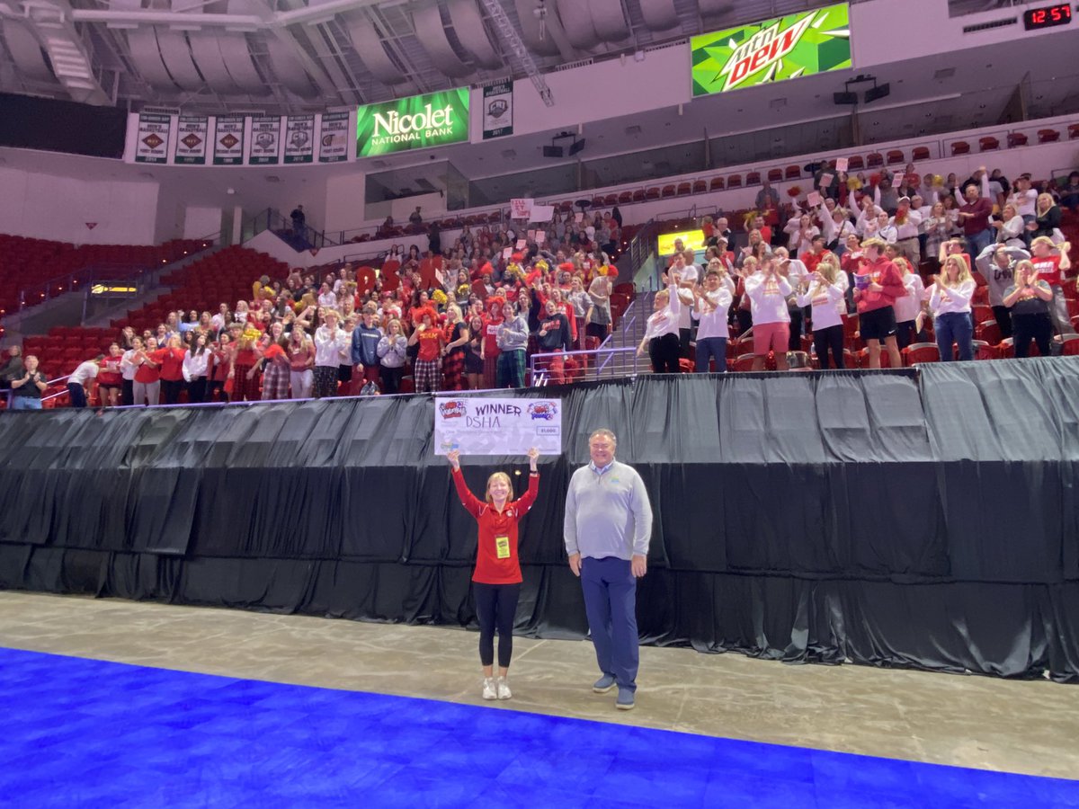 wiaawistate's tweet photo. Congratulations to Divine Savior Holy Angels to for selling the most tickets to the Girls D1 State Quarterfinals for this yearβs #RushToTheResch contest! π ποΈ
They received a $1,000 check, presented by the Greater Green Bay Community! π° #wiaavb https://t.co/gsWd0Lcxvh