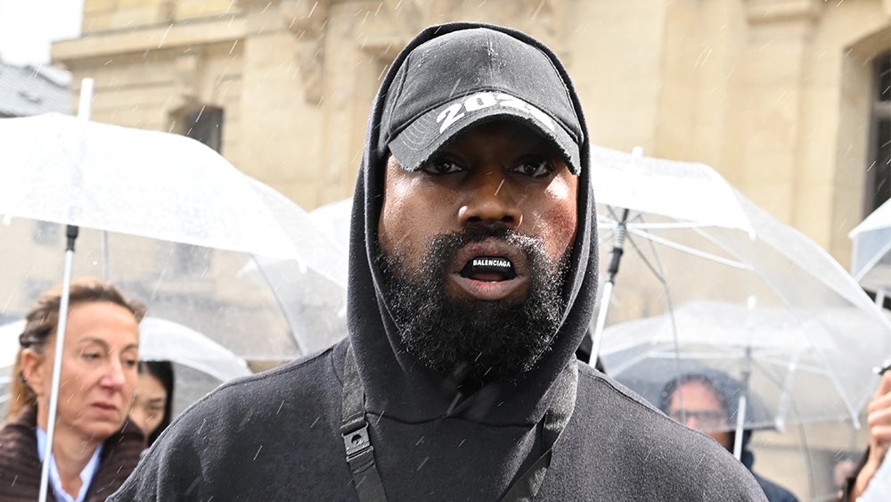 MUSICANDBUILDS's tweet photo. Kyrie in a mostly black business
But the black players won’t help defend him publicly

Kapernick In a mostly black league couldnt get enough black players to support him publicly

Kanye in a mostly black business
But cant get black rappers to publicly support him

SELLOUT CULTURE https://t.co/kB9PKpLCs0