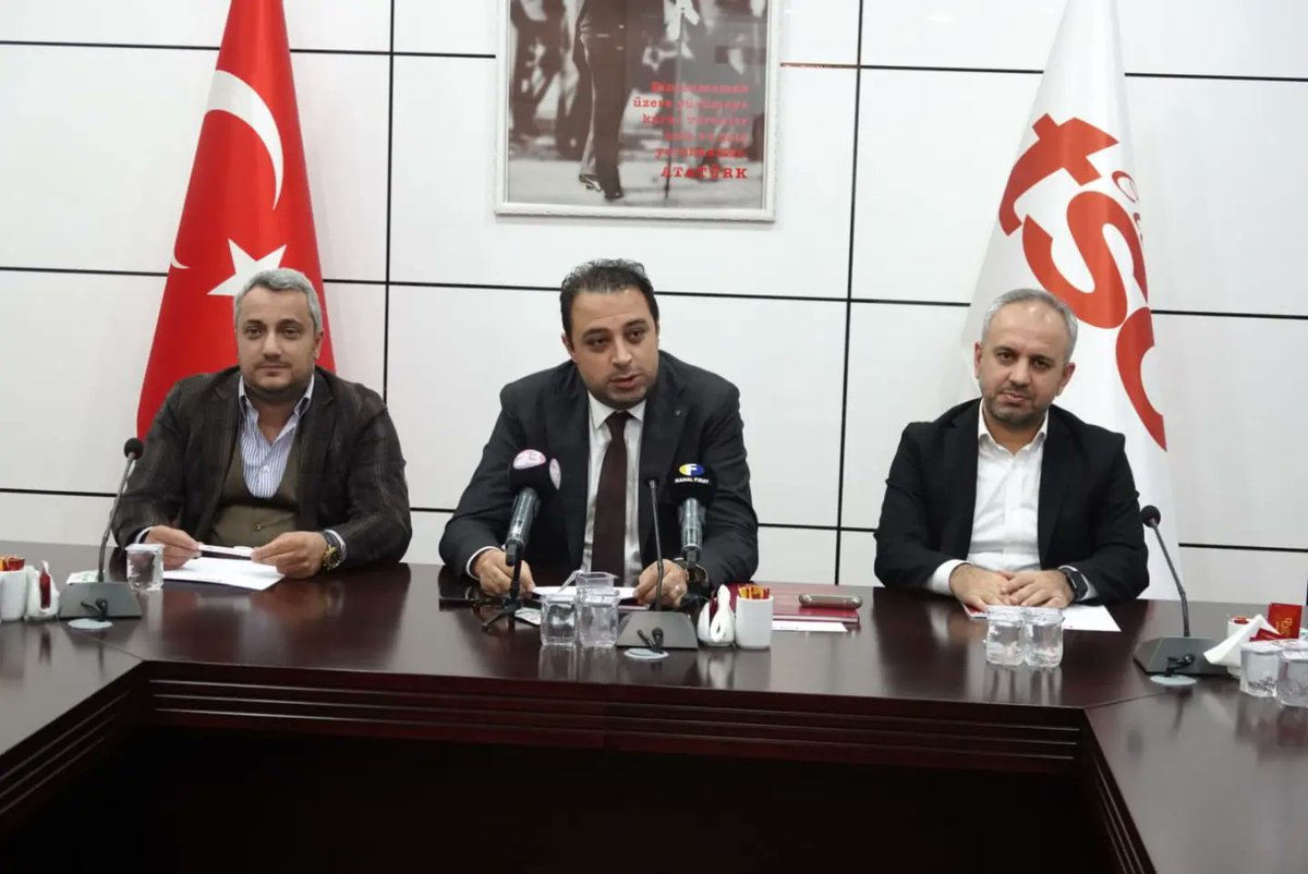 elazigtso's tweet photo. 2) Elazığ TSO'da 32. dönemde hizmet veren tüm yönetim organlarımız Odamızın muazzam tarihine geçecek bir başarı hikayesine imza atmıştır. Bu dönem gerçekleştirmiş olduğumuz hizmetlerin yer aldığı yayınımız çocuklarınıza bırakacağınız en değerli miras olmuştur”

@TOBBiletisim https://t.co/KpZwDhfamP