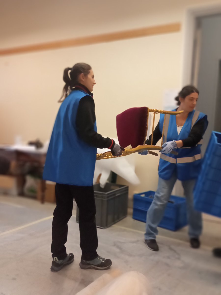 BouclierBleu's tweet photo. L'équipe de 25 personnes (dont 5 organisatrices) a évacué 145 objets.
 
                                                      2/3
#PlandUrgence #preventiondesrisques #ConservationPreventive https://t.co/uNHewpayyn