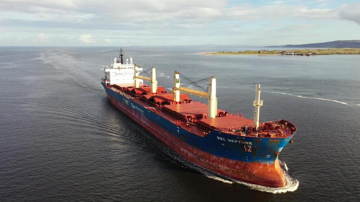 martinastro2005's tweet photo. Bulk carrier BBC Neptune (190m) inbound to Lough Foyle today, what a difference to yesterday, it was like a Summer's day in comparison. https://t.co/19Wt2BjIl1 #shipping #bbcneptune #foyleport https://t.co/TnnFzy5eIN
