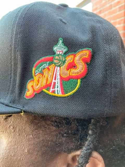 Bearfolks's tweet photo. It's Regular but It's Pressure!! How Dat Work?? #BossMoney #BlickBoy #Bookies #Bape #Ballcaps #Belltown #Boomin 💰🔫🍪🐵🧢🔔💥 https://t.co/VW6bUHgpw6