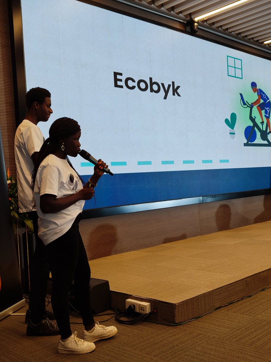 edithbrou's tweet image. 3ème équipe #OrangeSummerChallenge2022
👉🏿 Ecobyk
Est composé :
- d&apos;un vélo d&apos;appartement
- d&apos;un casque de réalité virtuelle 
- d&apos;une production d&apos;énergie
Créer donc de l&apos;énergie en faisant du sport 
#OperateurDigitalEngagé #OSC2022