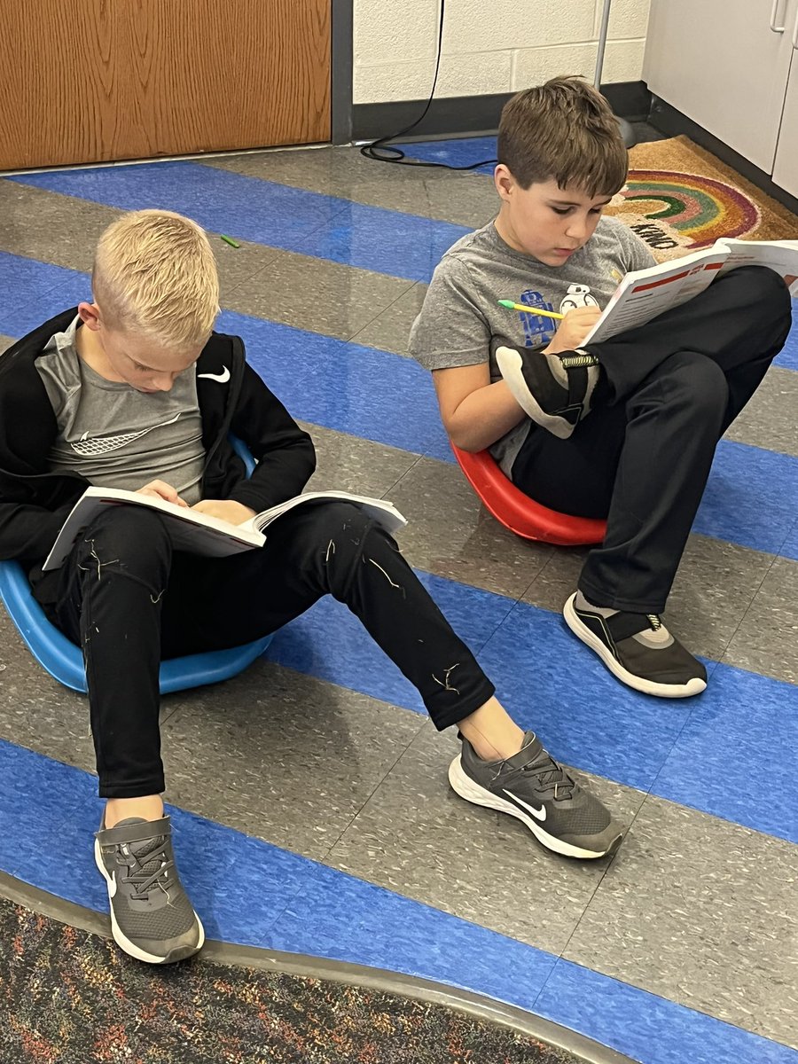 MsBinder19's tweet photo. We are working in math partners today! Solving word problems is easier with our friends. @SLCSBrummer https://t.co/zyB8fO9UeQ