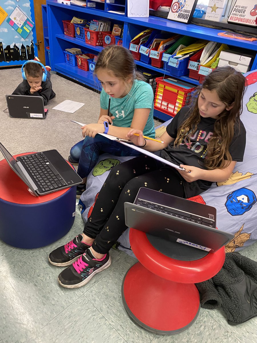 MVS_MrFont's tweet photo. Creating digital presentations to teach about different U.S. landmarks and symbols. Thanks for sharing Mrs. Gembarski. #TeamThirdGrade #MVSRoom21 https://t.co/HOOz39M71m
