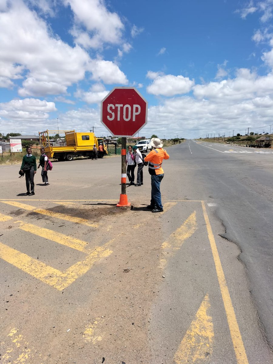 Drpw improving the safety of road users in the vicinity of Barkly West in the Frances Baard District. The team were erecting stop signs at the four way intersection of Mataleng and De Beers Hoogte. . 
#TrendsettersInInfrastructureDelivery 
#ModernGrowingSuccessfulProvince