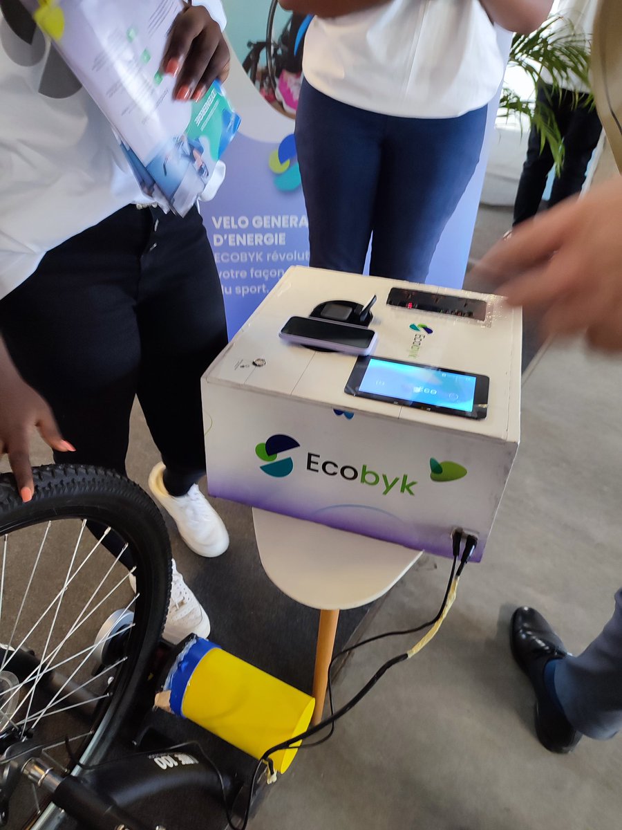 edithbrou's tweet image. Classé 2eme 👉 le projet Ecobyk qui reçoit un chèque de 2.000.000 FCFA du #OrangeSummerChallenge2022

#OSC2022 #OperateurDigitalEngag