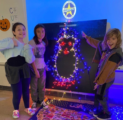 RHTAgrade4's tweet photo. Still a work in progress, but check out their hard work coming together! They did a great job drilling all the screws to the display. It has been so fun watching the Engineering Design Process in action to see how they modify their project as they go! @NRCSStem @NRCSRangers @OSLN https://t.co/E70cUXykHM