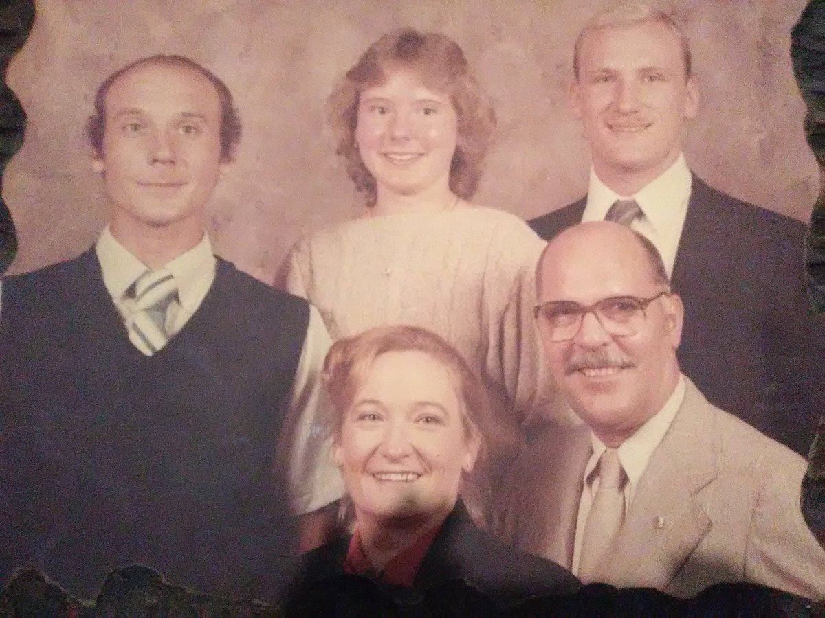 BobbyUngerJr10's tweet photo. Family.  🌟 bobbyunger57@gmail.com 🌟 https://t.co/H6oq4eqhbv