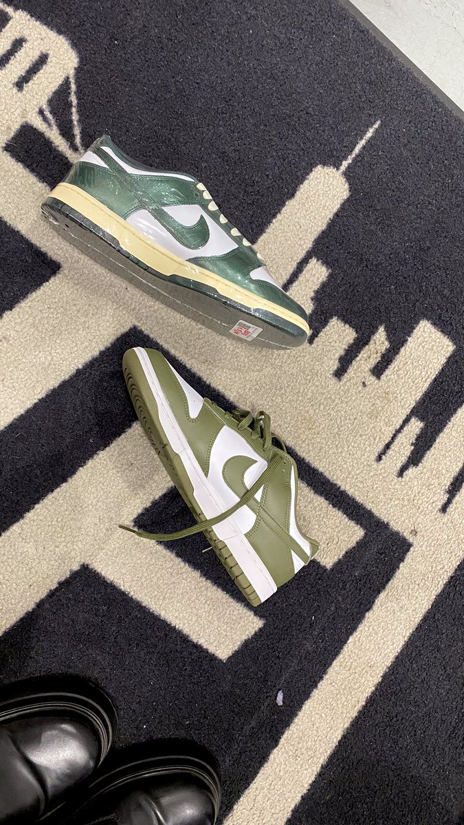 itsjulialee's tweet photo. Getting my first low dunks @RIFLA. Vintage or Olive green?
#lowdunks #rifla #NIKEDunklow https://t.co/AzanijXW9B