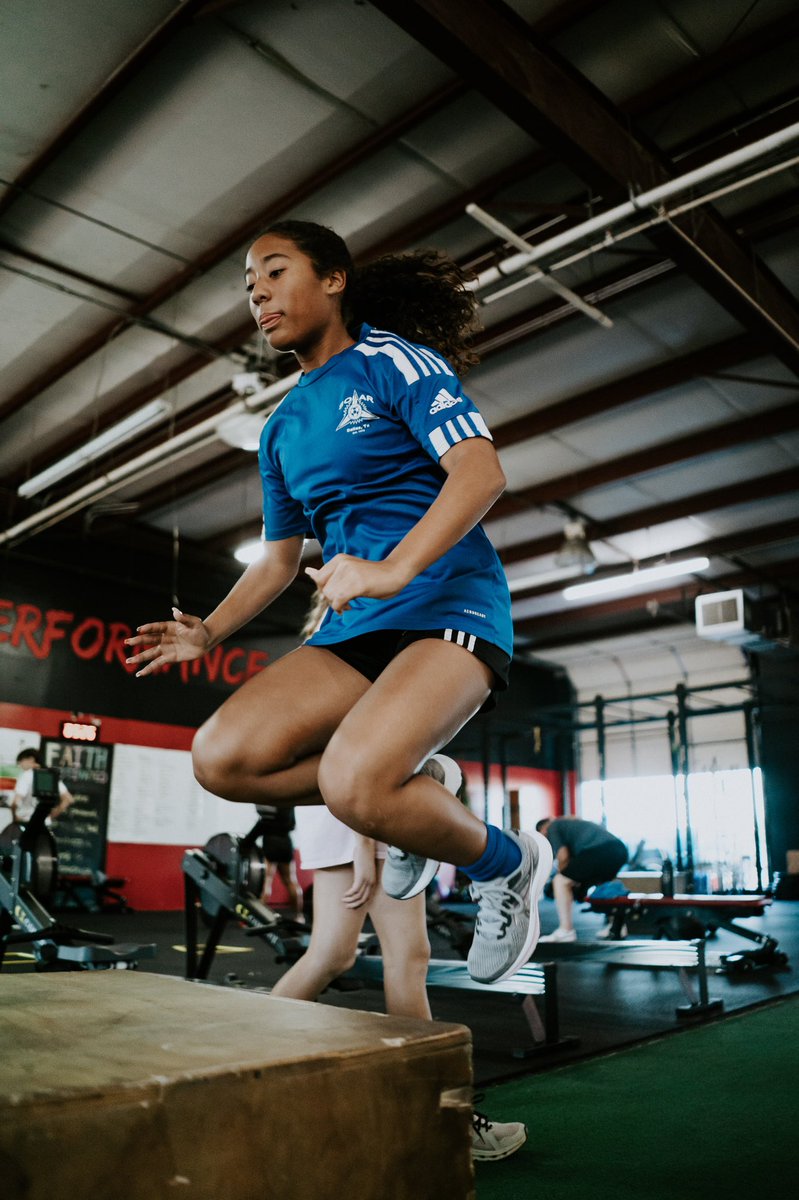 eptsoccer's tweet photo. Another @solar09g athlete has been putting in work with us. 💪🏽💯⚽️
Ari Colquitt is a stud. She’s hungry to help her team get make another @ECNLgirls title run. 🏆🥇
Keep up the great work Ari! #eptSolar https://t.co/tVW9HciI9q