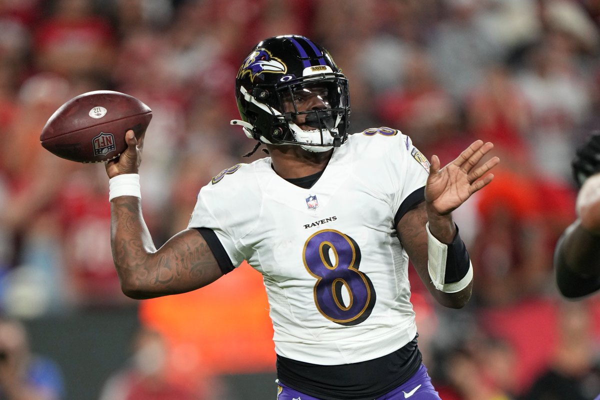 FanDuel's tweet photo. Who would you rather have on your team? 🤔

❤️ for Jalen Hurts
🔁 for Lamar Jackson https://t.co/iRxlLcliCk