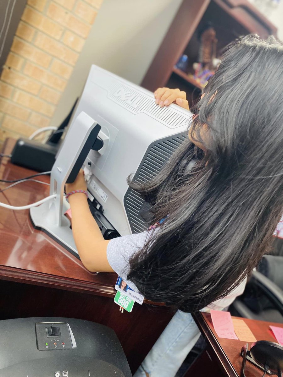 AllenSTEAM's tweet image. Computer Technician Practicum students working on IT tickets alongside IT staff, great experience. #webeforeme #STEAM @mrsjang21