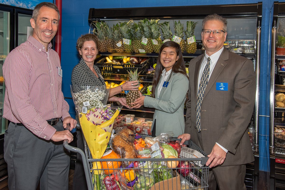 . <a href="/Hannaford/">Hannaford</a> is on a mission to provide greater access to food options for 1,000 food-insecure families in #ManchesterNH - they donated $50,000 to <a href="/FITNH/">FamiliesInTransition</a> to design a new food pantry that resembles a #grocerystore - offering a dignified shopping experience. ow.ly/mlrZ50Ltp0B