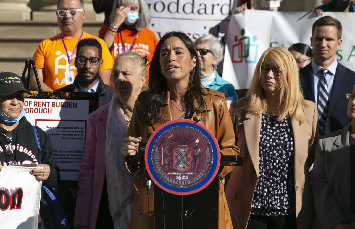 CarlinaRivera's tweet photo. Vacancy rates for apartments under $1500 is essentially at functional zero, making it difficult for low-income and working class NYers to secure safe + well-maintained housing. Today we rallied against landlord neglect and warehousing, and will keep fighting. #endwarehousing https://t.co/sLYv8Jb404
