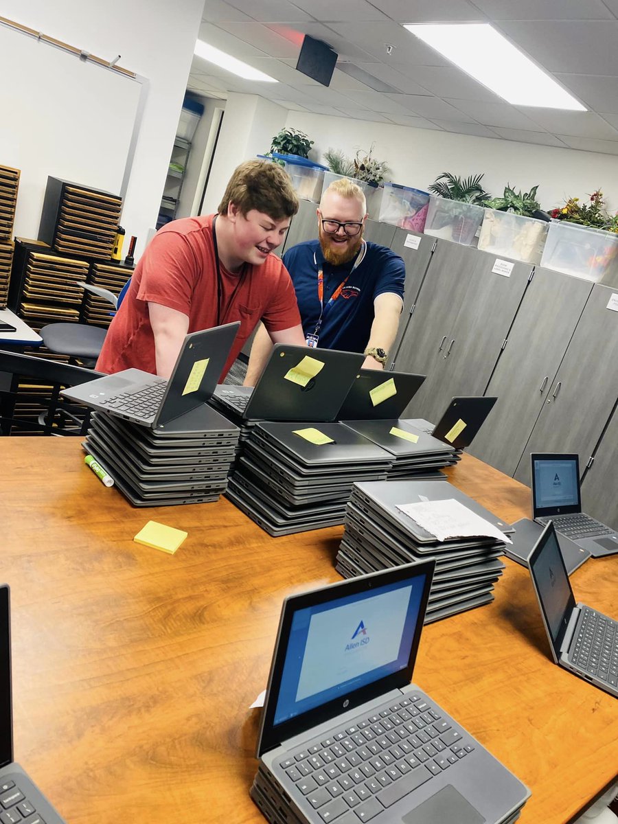 AllenSTEAM's tweet image. Computer Technician Practicum students working on IT tickets alongside IT staff, great experience. #webeforeme #STEAM @mrsjang21