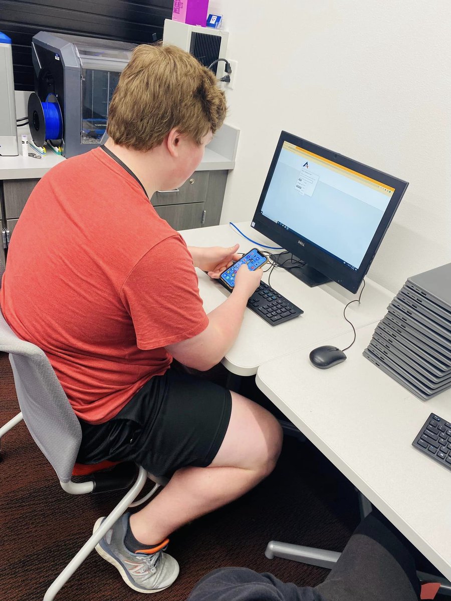 AllenSTEAM's tweet image. Computer Technician Practicum students working on IT tickets alongside IT staff, great experience. #webeforeme #STEAM @mrsjang21