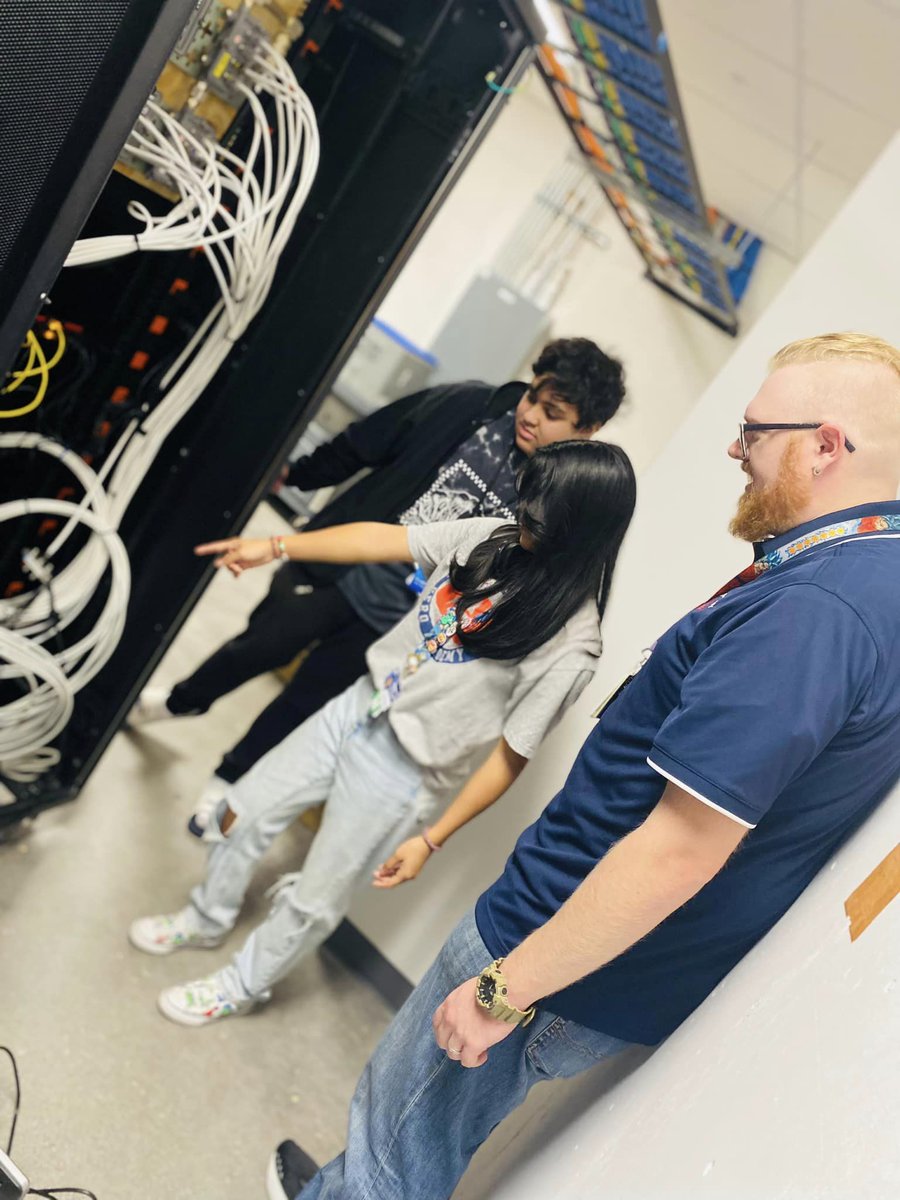 AllenSTEAM's tweet image. Computer Technician Practicum students working on IT tickets alongside IT staff, great experience. #webeforeme #STEAM @mrsjang21