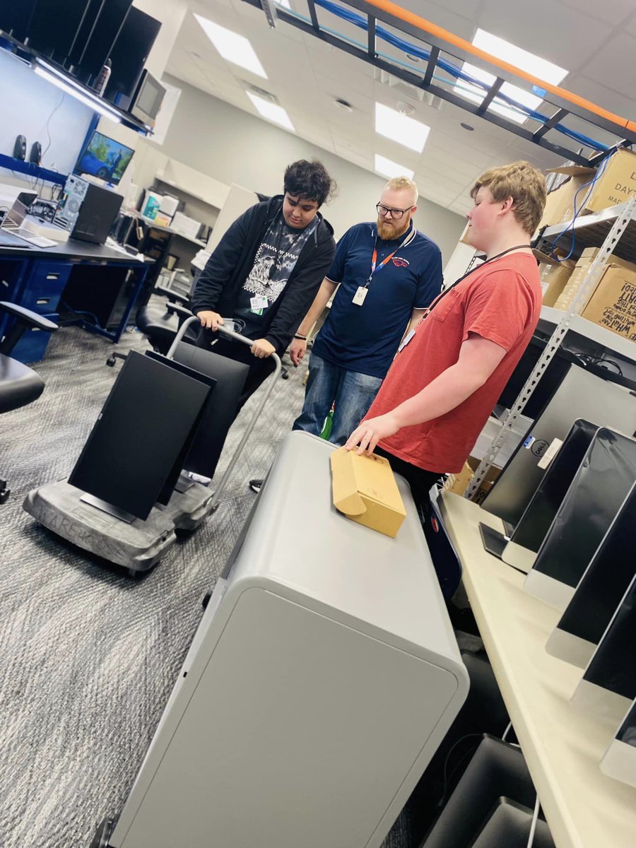 AllenSTEAM's tweet image. Computer Technician Practicum students working on IT tickets alongside IT staff, great experience. #webeforeme #STEAM @mrsjang21