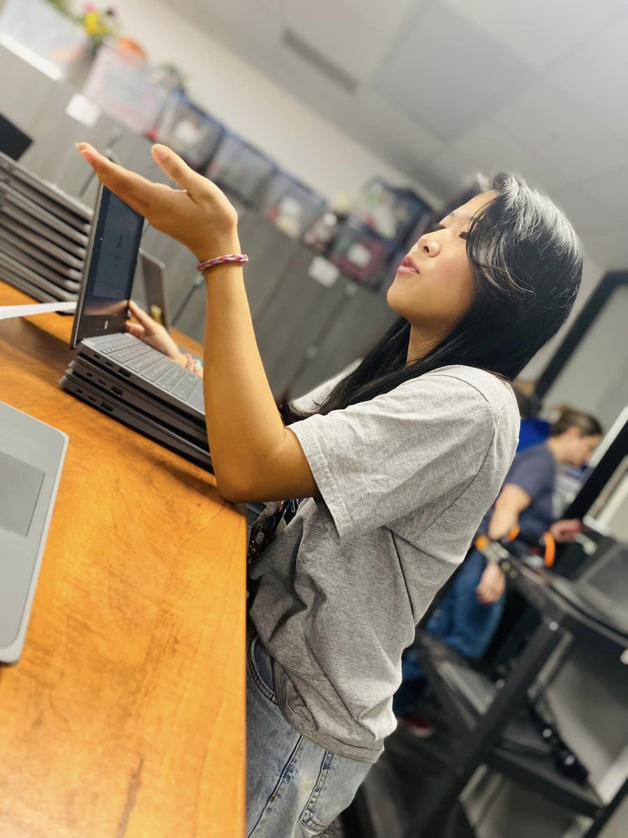 AllenSTEAM's tweet image. Computer Technician Practicum students working on IT tickets alongside IT staff, great experience. #webeforeme #STEAM @mrsjang21