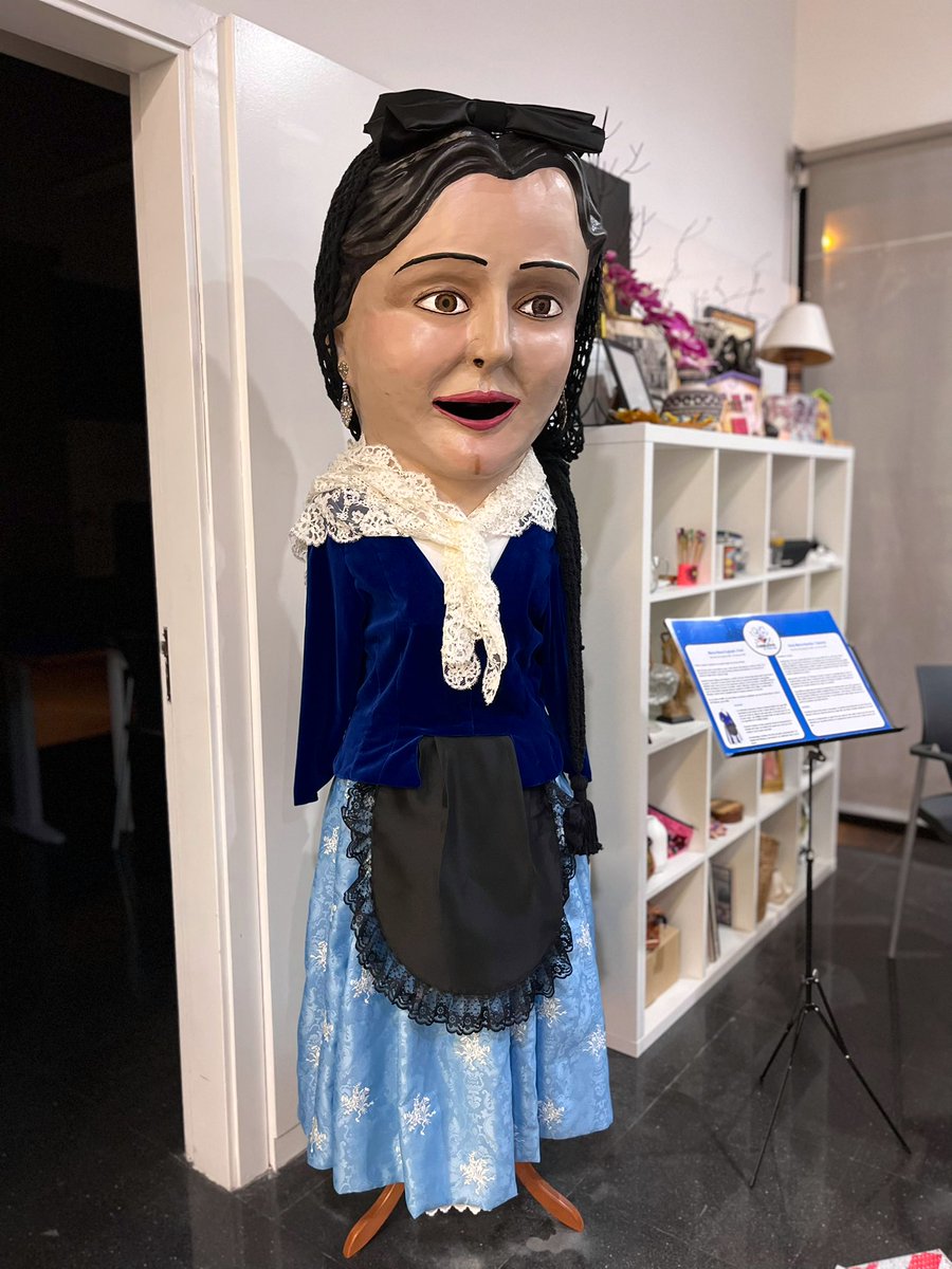 🎭🗞⚒️💃🏽Seguim amb la Volta de la Comparsa de Capgrossos del Poble Nou ! Ja els podeu trobar al Casal de Barri de Diagonal Mar (c/ Llull 22) !!! 

😘 Moltes gràcies per l’acollida !!! 

#PobleNou #CapgrossosPobleNou #Capgrossos #CulturaPopular 

<a href="/entitatspoble9/">Entitats Poblenou</a> <a href="/Bcn_SantMarti/">Districte de Sant Martí</a>