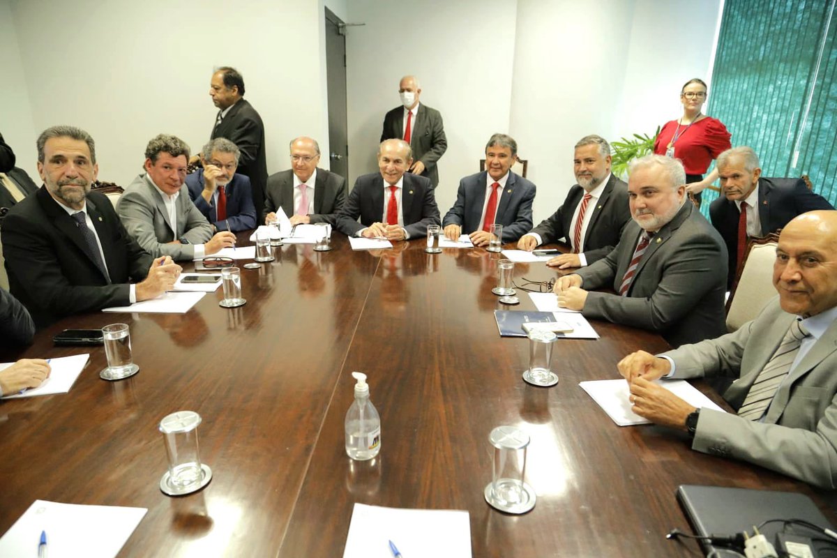 Equipe de transição do Lula. Encontre o negro, a mulher, o trans...