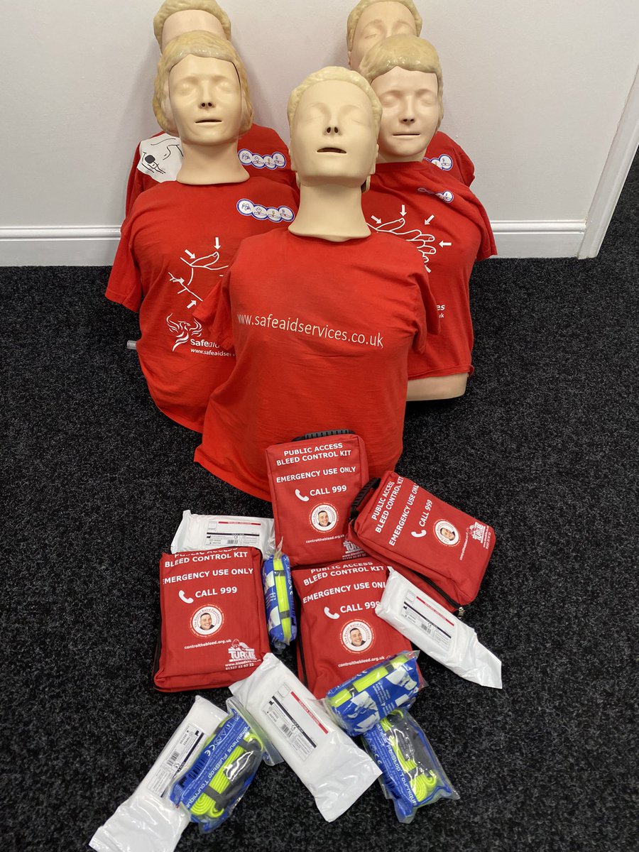 safeaidservices's tweet photo. Bleed control kits for our training team. Highlighting the need for these amazing kits to our candidates and giving confidence in there use ❤️ #bleedcontrol #danielbaird #stopthebleed @TheDanielBaird1 https://t.co/CtY7EC4l8S
