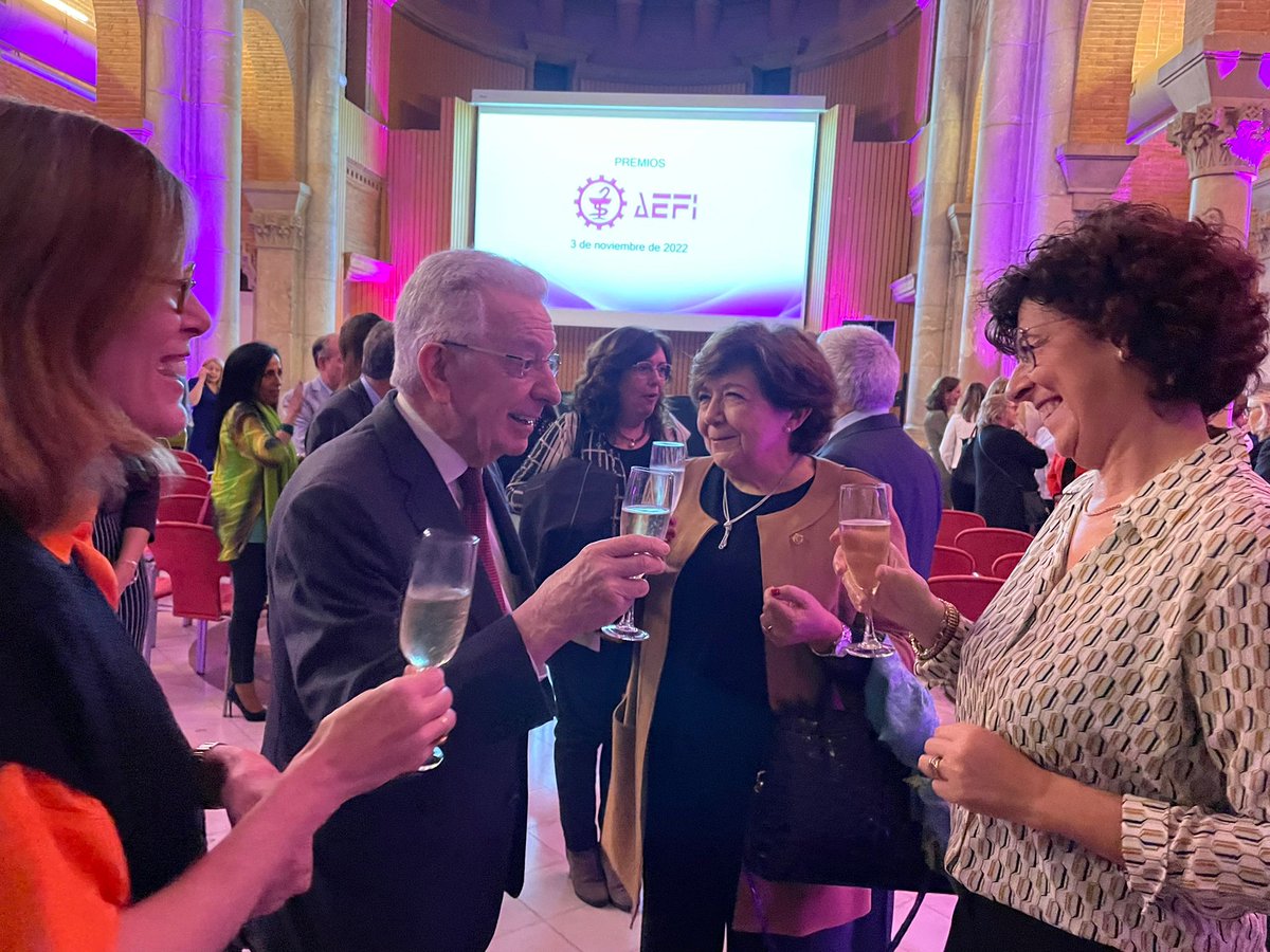 AEFI_es's tweet photo. A continuación tendrá lugar un pequeño cóctel en agradecimiento a todos los asistentes y premiados 

#IIIEdicionPremiosAEFI https://t.co/uzhPr3lMWd