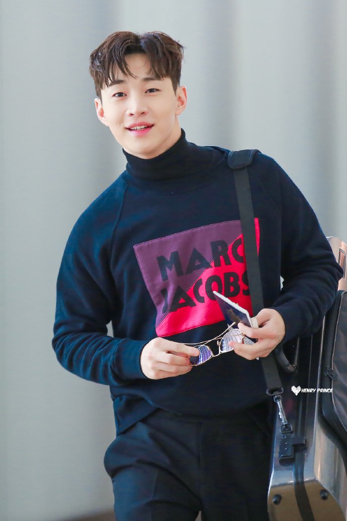 henryoftheday's tweet photo. [#HenryLau #헨리 #刘宪华 @henrylau89] https://t.co/aAaNMK8ZKt