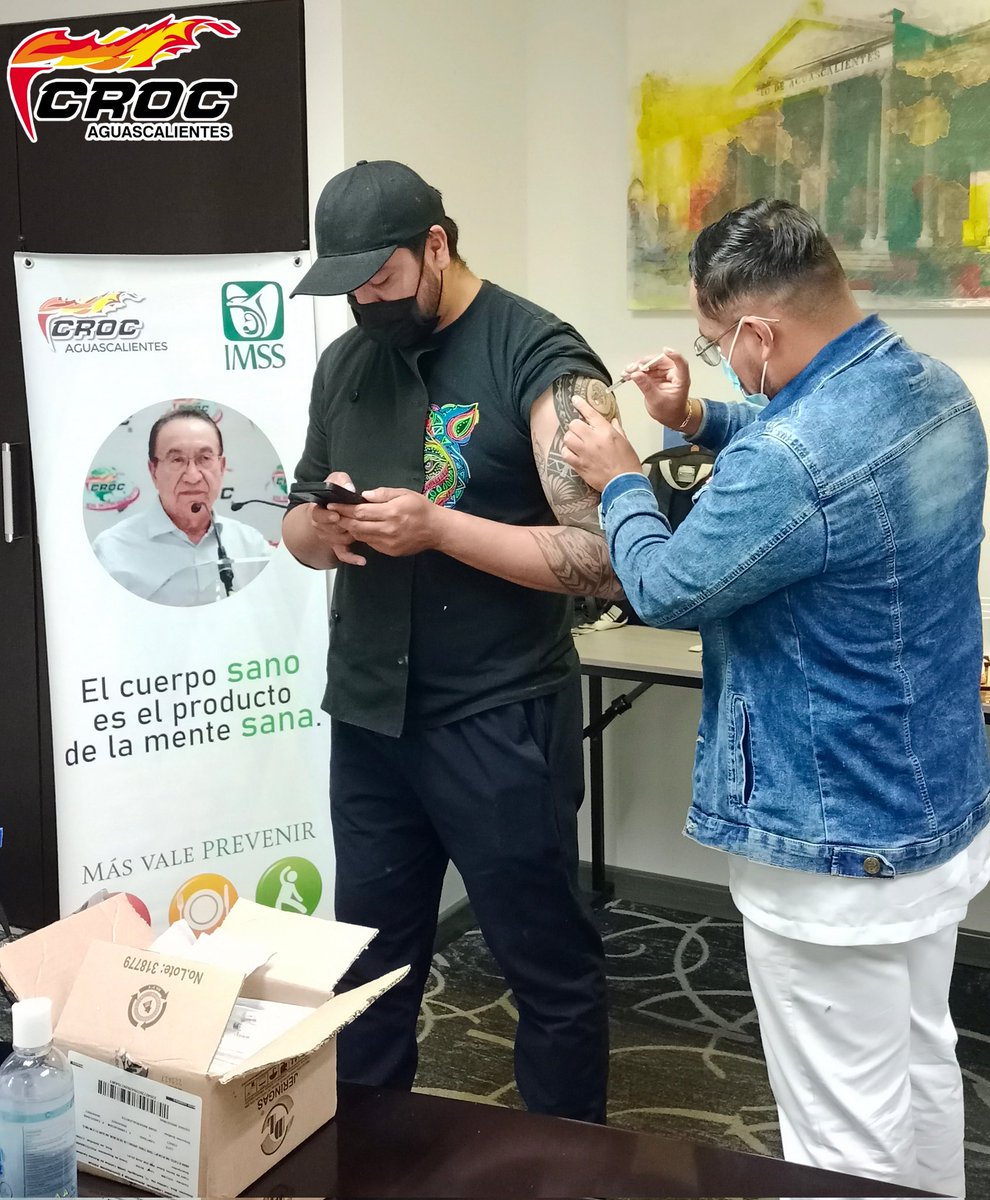 Seccion67CROC's tweet photo. #CROCAguascalientes
La tarde de este día nos encontramos con nuestros compañeros Croquistas del #HotelHamptonInn, realizando la #JornadadeVacunación contra la #Influenza para prevenir enfermedades ante los frentes fríos que se vienen en esta temporada de invierno @IsaiasSiCumple https://t.co/xIks0OqhH3