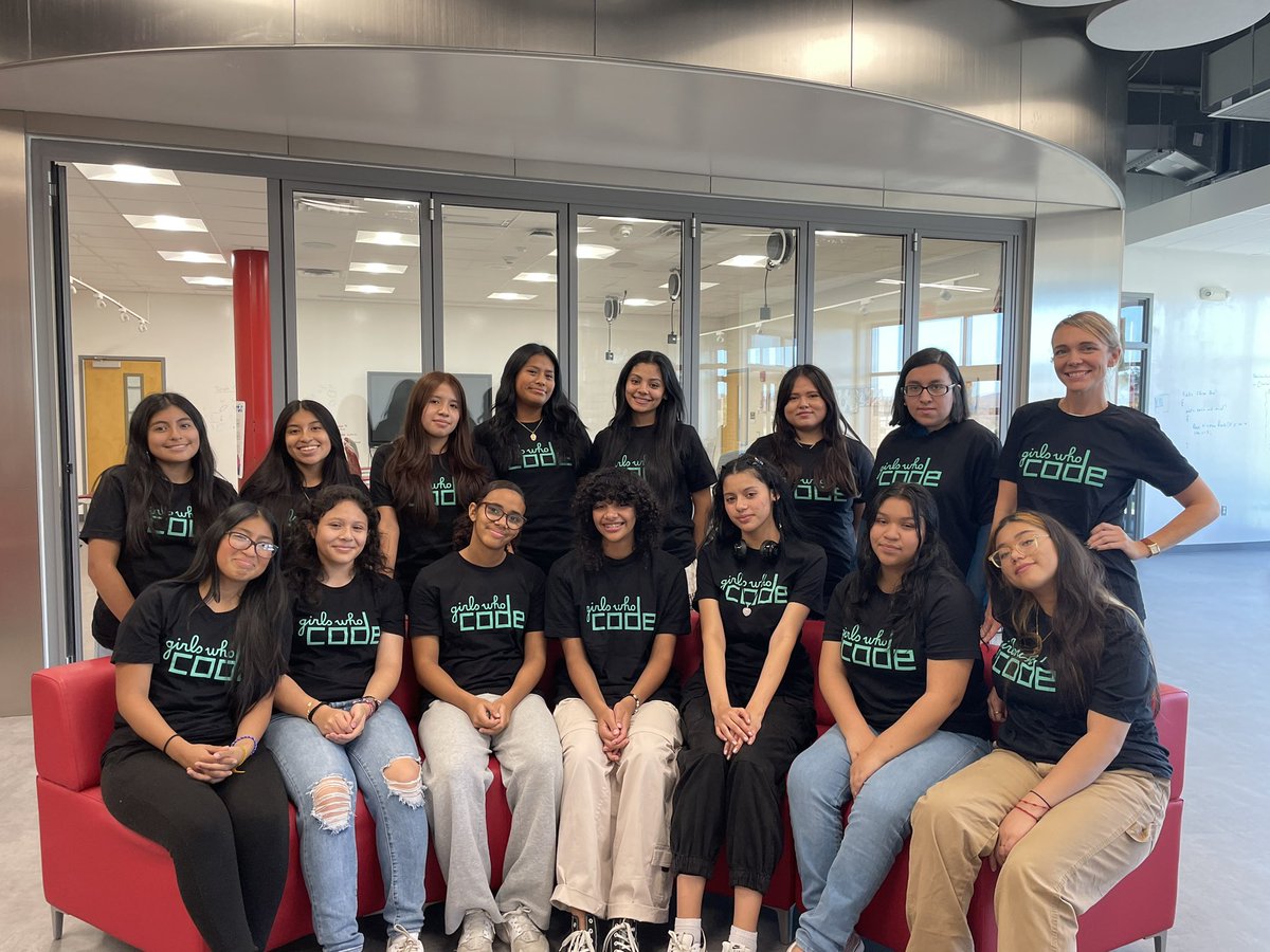 So proud of these coders and their excitement for Computer Science <a href="/GirlsWhoCode/">Girls Who Code</a> <a href="/PeekskillCSD/">Peekskill Schools</a> #LatinasinTech