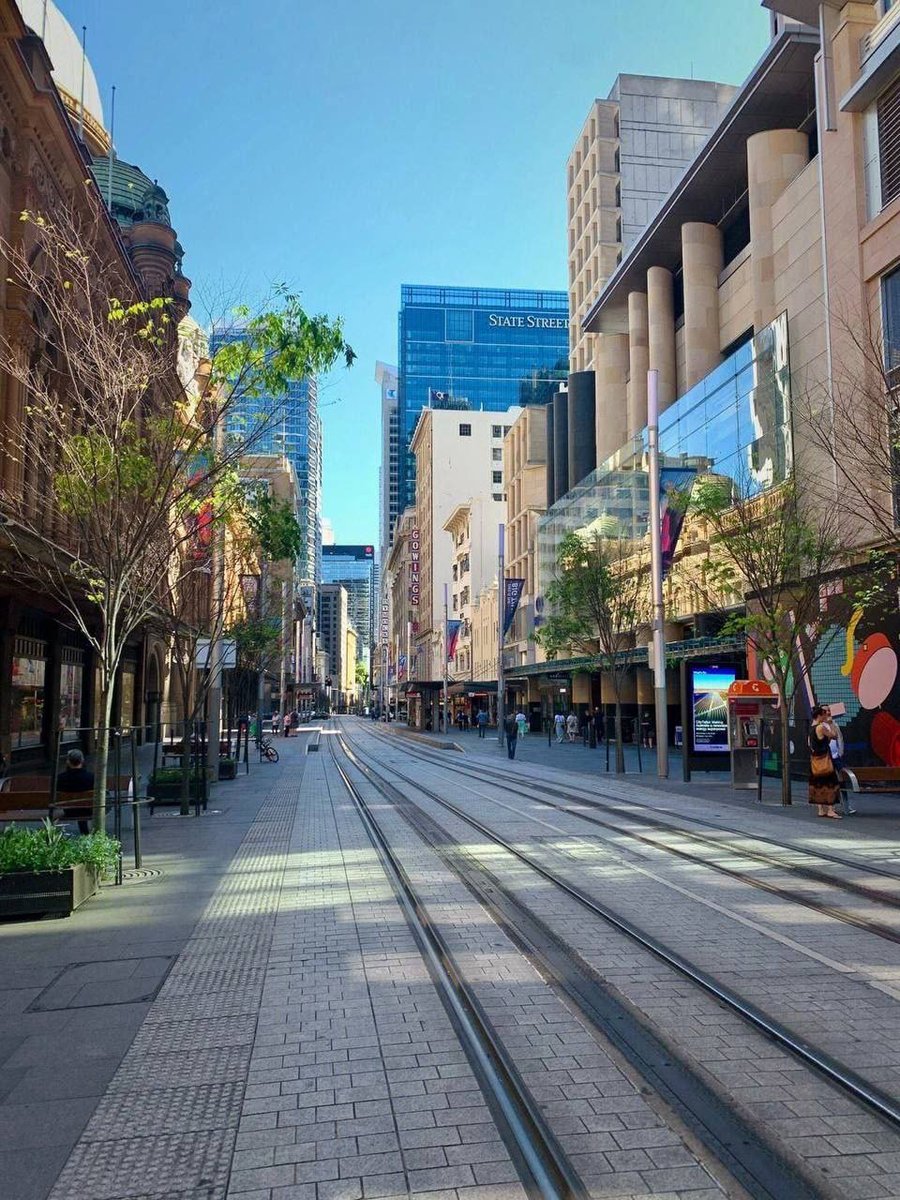 alex_liam09's tweet photo. The street looks plain, in fact, he more beautiful than you imagine https://t.co/wwNrViPDYF