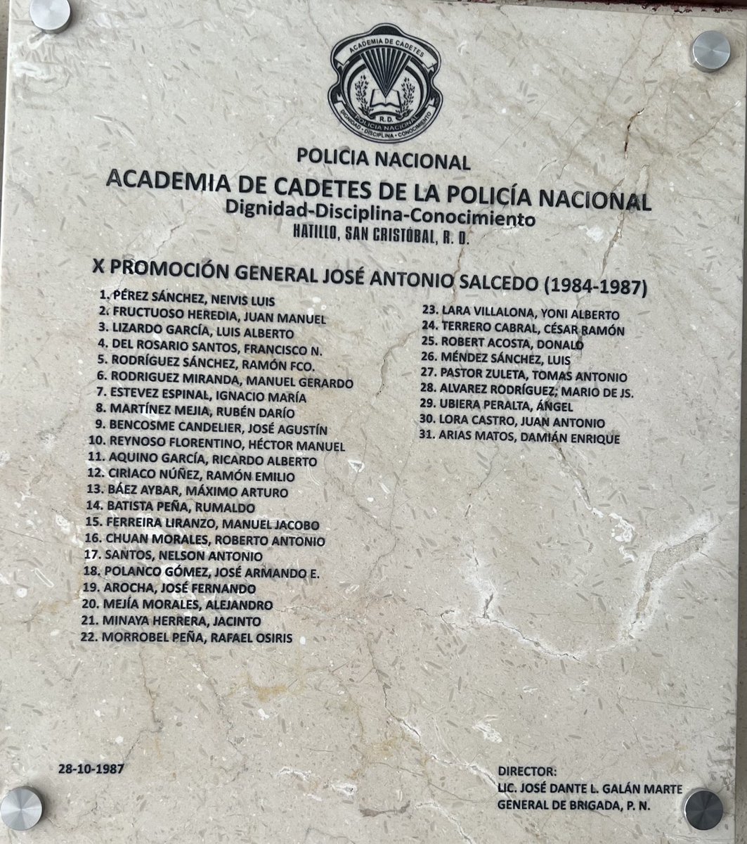 fructuosoh_juan's tweet photo. Agradezco a las autoridades de Academia 2 de marzo ⁦@PoliciaRD⁩ por permitirme acceso a sus instalaciones y presenciar esta placa: “X Promoción de Cadetes”. Un cambio significativo desde entonces hasta hoy lo que allí se contempla. Felicidades a sus realizadores… https://t.co/YffXtPzTM0