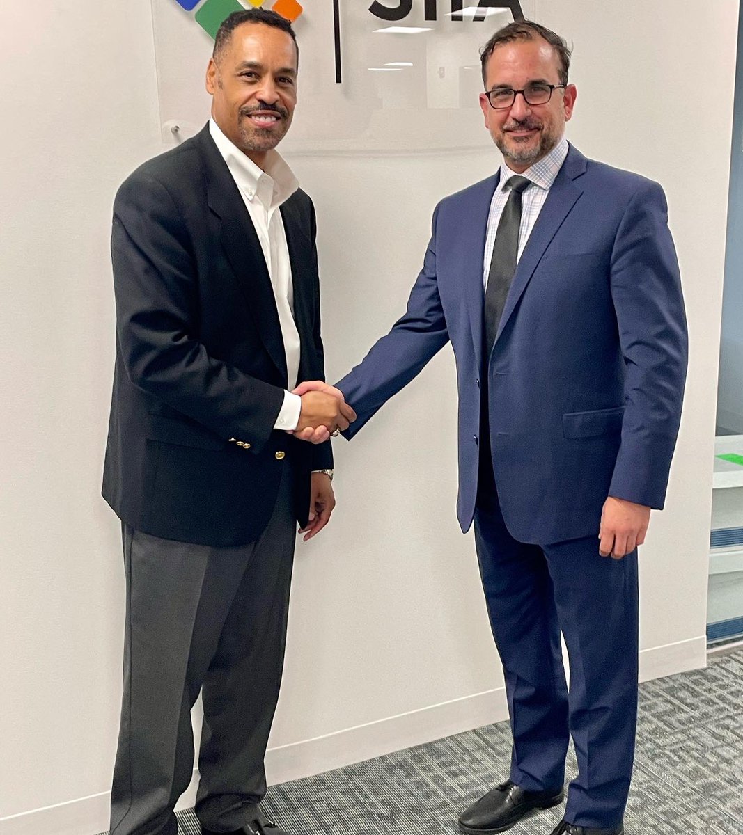 MakeitHomeSafe1's tweet photo. Great meeting with the Community Oriented Policing Services (COPS) at the DOJ in Washington DC to discuss innovative approaches and collaboration efforts ￼that addresses some of the challenges associated with policing and traffic stops. #Makeithomesafe #publicsafety #innovation https://t.co/LWMzMAUdBv