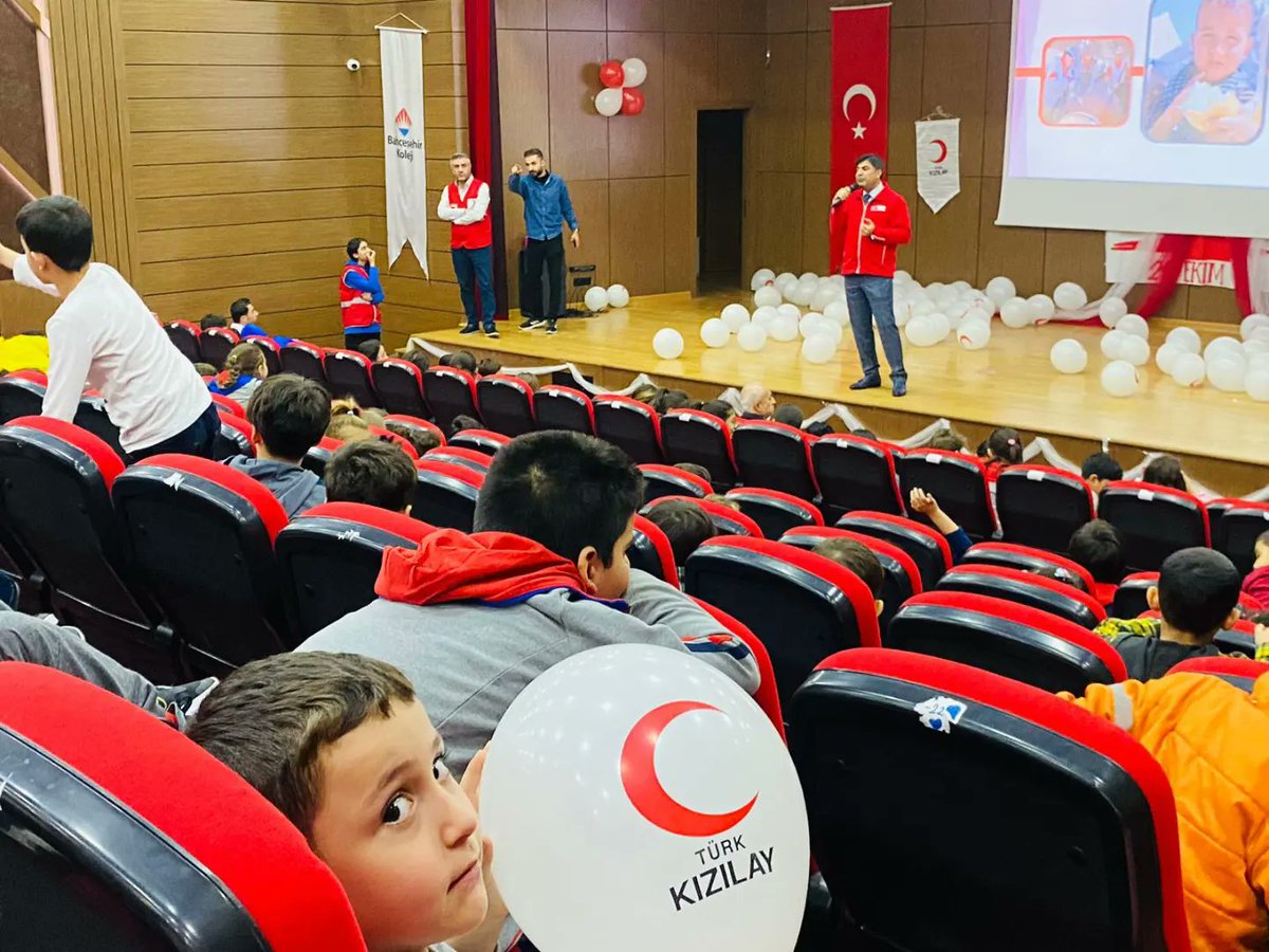 Kızılay yaraları sarar, Kızılay dertlere derman olur.🌙
Genç Kızılay Siirt olarak; İyiliği yaymaya, durmadan koşturmaya devam ediyoruz. 🇹🇷🖤
🌙 Bahçeşehir Koleji
🌙 Vilayetler Birliği Anaokulu
🌙 Halide Edip Adıvar Anaokulu
🌙 Aile Destek Merkezi 
#DaimaHazır