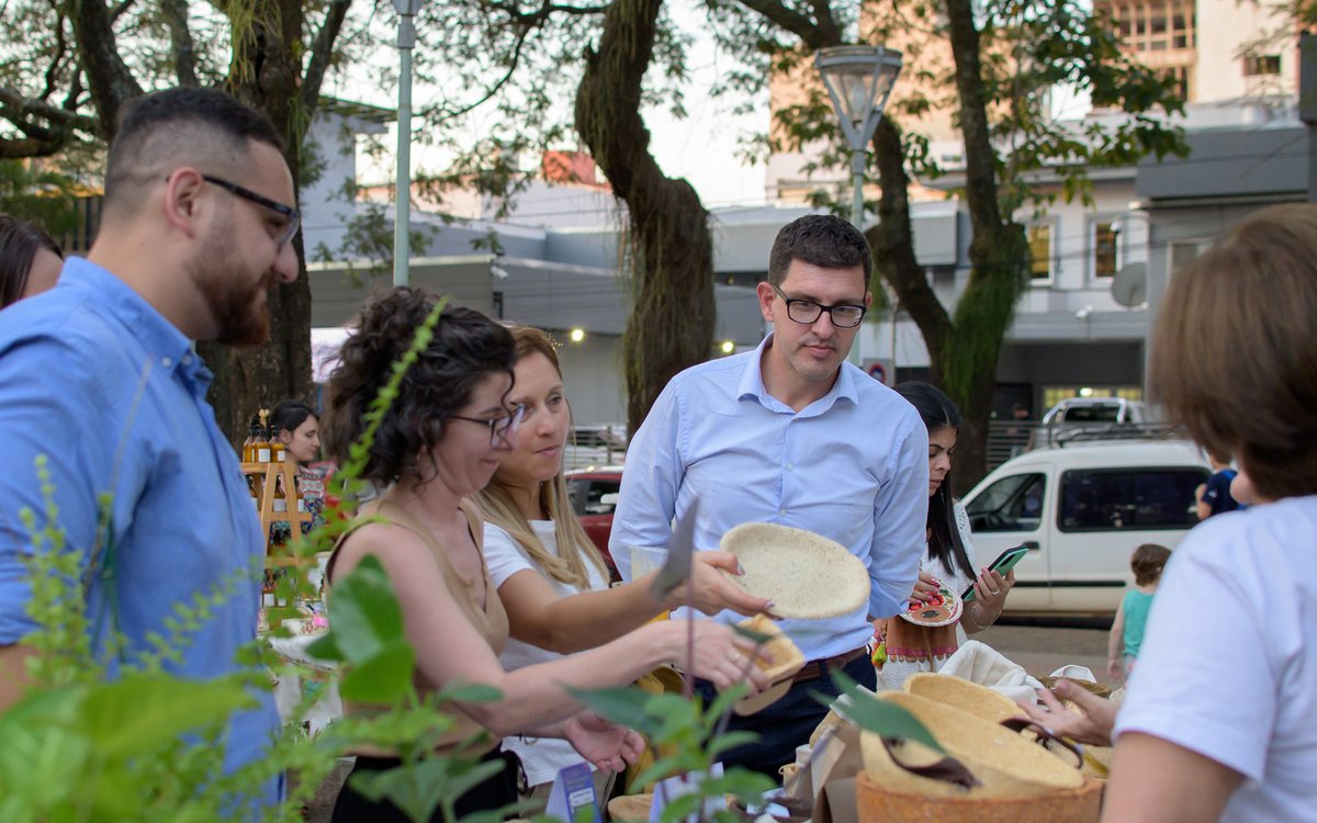 aguilarclaudiok's tweet photo. V Feria Nacional de #EmprendedoresVerdesLocales♻️
Fuimos anfitriones de la exitosa Feria q convocó a exponentes de distintos puntos del país. Una enriquecedora experiencia q nos ayudará en este camino de transición justa hacia una #EconomíaVerde y a hacer una #PosadasSustentable. https://t.co/nISm7k92Cn