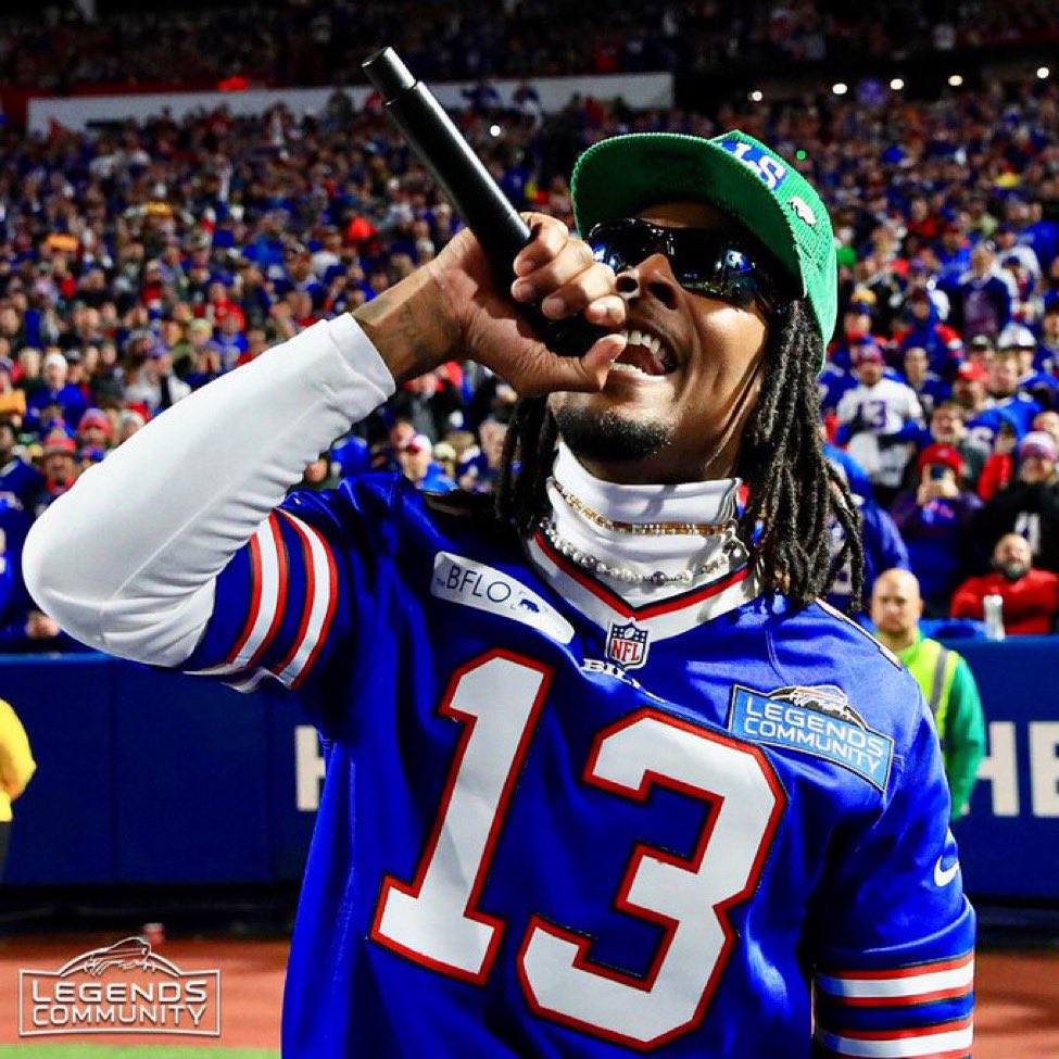 StevieJohnson13's tweet image. Throwing it back to last week… 

Legend of the Game, for my @BuffaloBills and got to visit two schools with my children’s 📕. 

Best of both worlds! #HandleBizHaveFunClub
#linkinbio