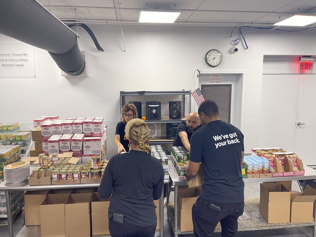 MerdocheyL's tweet photo. Thank you @WPTV and @timallanwalker for “Shining a Light” on @Verizon’s partnership with @BocaHelpingHand’s on their 18th Annual #Thanksgiving Box Brigade! #verizon #shiningalight @CityBocaRaton #bocaraton @TinaPolsky @RepSkidmore @ComishWeinroth

https://t.co/E9JqsJGzwA https://t.co/inpg2L3hcD