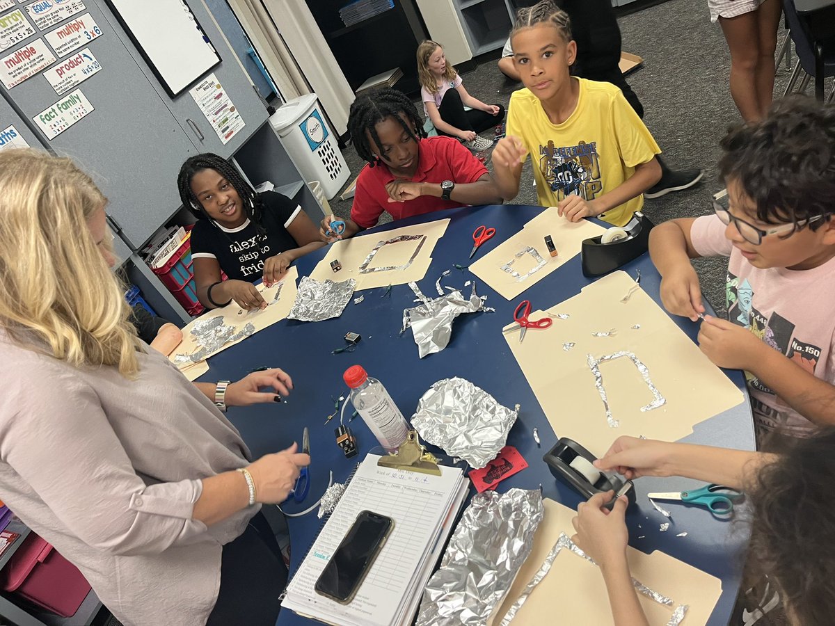 4th graders are completing circuits through discovery in Mrs. Smith’s class!  <a href="/BlackshearKISD/">Blackshear Elem.</a>
