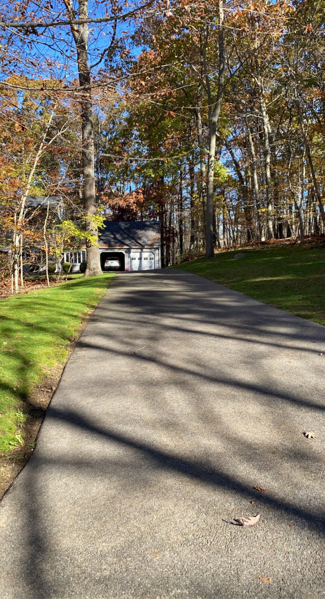 YankeesGhost's tweet photo. Did six cleanups today! Back at it tomorrow! #FallCleanups #landscaping https://t.co/dSwZcMbapn
