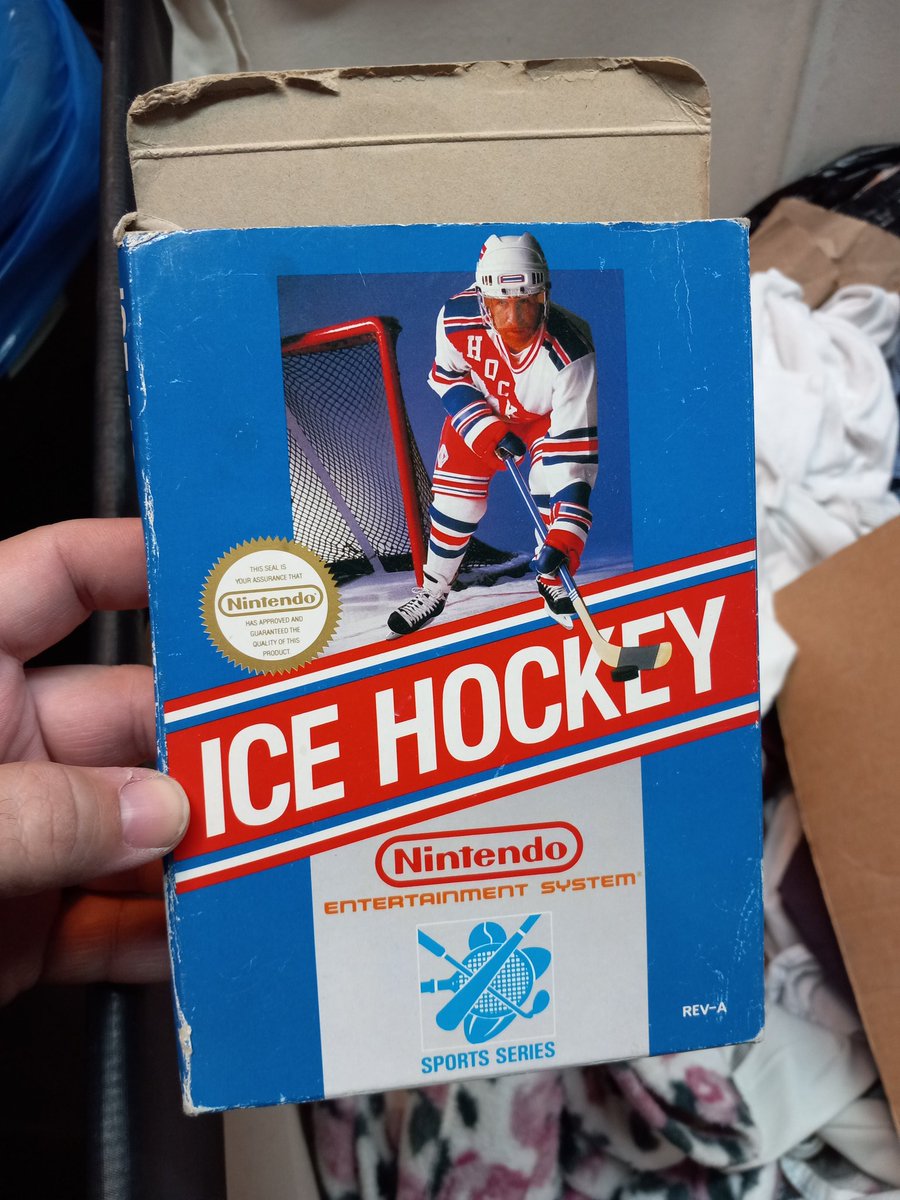 Joe_njdm_nydm's tweet image. Got a score today at the #Thrift store I work at!!! Only Ice Hockey came with the game and instructions!!! The #supermario2 has the instructions but no game but look at these freaking boxes!!!! I almost started bugging out when I opened the box they were in!!!
