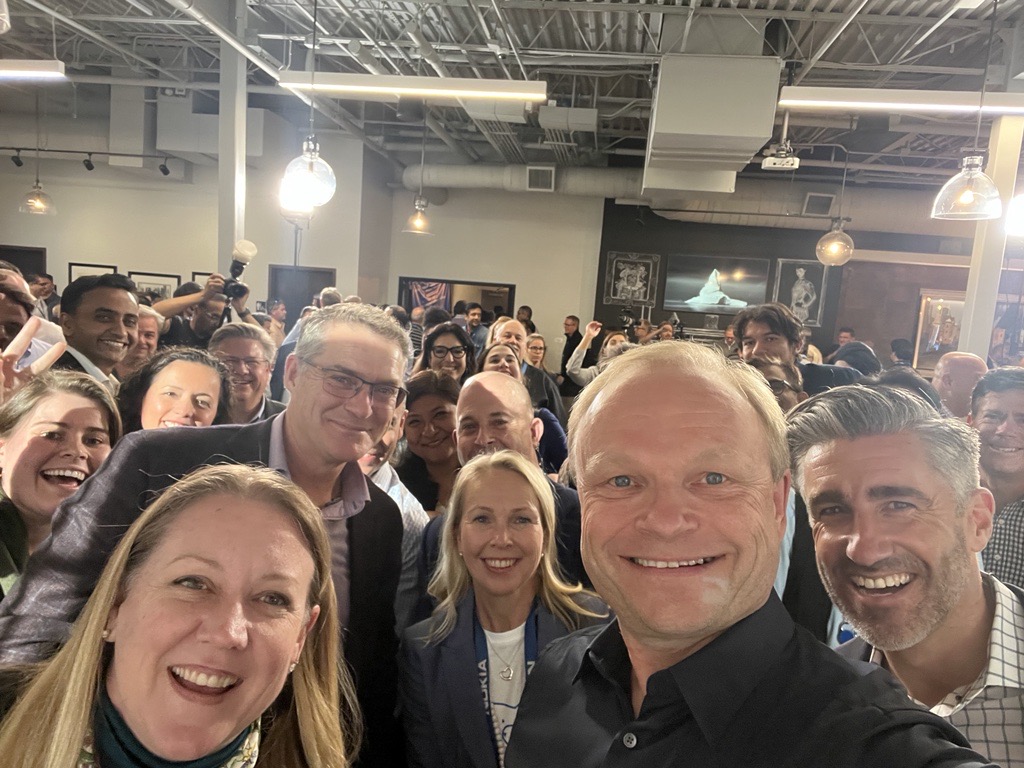 shaun_mccarthy's tweet photo. Such an energizing week! The highlight was our town hall in Dallas where I had the pleasure to join our @Nokia CEO @PekkaLundmark, our CRO @rcorker and our CPO Amy "HR".  Love the passion this team exudes! Looking forward to the next one!

#teamnokia #NokiaNAM #LetsGo https://t.co/CerCIR5iIG