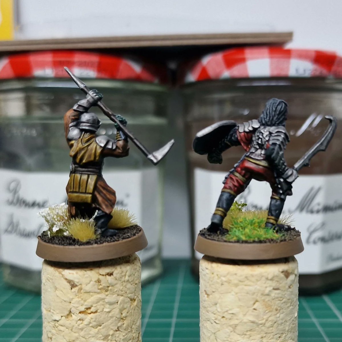 dan_smedley's tweet photo. Couple of test models for my Mordor force, quick and easy #slapchop except the metal, which is simply a #Sharpie Metallic Silver pen with a heavy Nuln Oil wash. Should be able to get an army done relatively quickly 💪🏻

#paintingwarhammer #middleearth #lordoftherings #hobbit https://t.co/p9OOP1jXDn